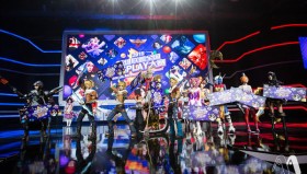 T1战队寒冰射手+赏金猎人下路组合，版本答案横扫赛场